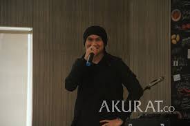 Tim direktorat narkoba polda metro jaya menangkap artis rifat umar. 5 Artis Ini Terjerat Penyalahgunaan Narkoba Terbaru Anji