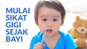 Gunakan obat kumur ini selama 30 detik, lalu bilas dengan air bersih, dan sikat gigi sampai bersih. Tips Penjagaan Gigi Bayi Anda Dengan Baik