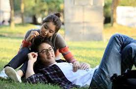 Kalau tidak pandai merangkai kata, kamu juga bisa, kok, mengirimkan ucapan selamat tidur yang sederhana dan romantis untuk gebetan. 30 Kata Kata Romantis Buat Gebetan Tercinta Paling Mengena