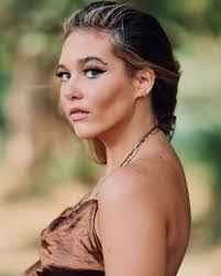 Allison Paige's Instagram, Twitter & Facebook