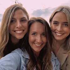 Joan Jinks's Instagram, Twitter & Facebook