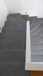 N'oubliez pas le fil à le béton se prépare avec du ciment courant cpj cem ii, du sable et du gravier. Comment Realiser Un Escalier En Beton Cire En Renovation Escalier Escalier Beton Cire Escalier Beton