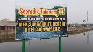 Membuang sampah ke dalam sungai kerana kurang kesedaran. Sepradik Tulooong Jangan Buang Sampah Di Sungai Kite Ni Ok Tni Angkatan Darat