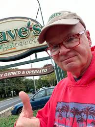Stranger pays for another person's order at Daves Market