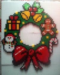 Perles Hama Couronne De Noel Noeud Rouge Couronne De Noel Perle Hama Perle A Repasser Noel Couronne Noel