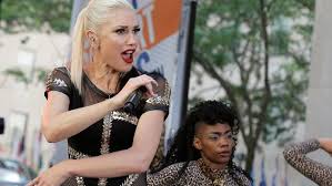 Gwen stefani sparked rumors this weekend that she and blake shelton may have secretly wed when the singer was photographed saturday alongside her partner, wearing a new diamond band alongside her. Gwen Stefani Merasa Tak Beruntung Dalam Percintaan