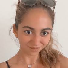 Emma Bernstein's Instagram, Twitter & Facebook