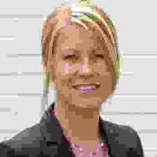 Jennifer Kulas's Instagram, Twitter & Facebook