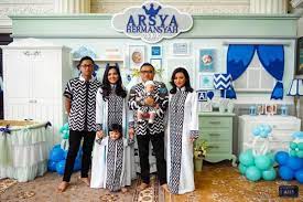 Lengkapi tema ini dengan memasangkan baju tradisional pada anak anda. Serba Biru Inilah 10 Potret Acara Aqiqah Anak Anang Dan Ashanty Yang Super Meriah