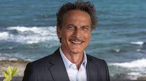 Born in camerino, he has acted in films and on stage, but is best known for his performance as mimi augello to luca zingaretti's salvo montalbano in the television series il commissario montalbano. Cesare Bocci Frassica E Il Parente Che Tutti Vorrebbero Avere La Repubblica