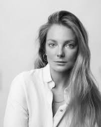 In 2010 she achieved the miss universe in hungary, where she was crowned best fashion designer, which came in first place behind american miss universe. Mihalik Eniko Nemzetkozi Topmodell Unicef