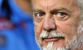 Non solo in chiave calciomercato, con la presenza in champions o meno che influirà tanto sulle scelte, ma anche per quanto. Napoli La Nuova Maglia 2022 Sara Autoprodotta Mercoledi L Annuncio