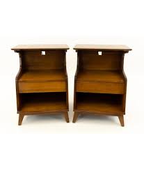 32w x 20d x 32h size. Heritage By Henredon Pair Of Matching Mid Century Nightstands