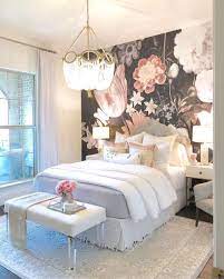 Whether you're on a budget and want inexpensive office furniture for simple elegant decor or prefer cool ideas for a luxury look with no regard for cost, there are a variety of home office designs to explore. 19 Amazing Glam Bedrooms With Chic Style