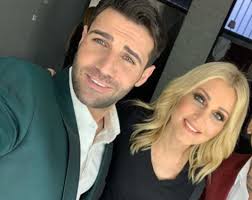 Ο πέτρος ιακωβίδης έξι μήνες μετά την κυκλοφορία του δεύτερου ολοκληρωμένου άλμπουμ του « σου τα 'δωσα όλα », επανέρχεται δριμύτερος με νέο τραγούδι με τίτλο « φοβάμαι ». Petros Iakwbidhs H Agnwsth Istoria Me Thn Natasa 8eodwridoy Kai To Parado8hka Se Sena In Gr