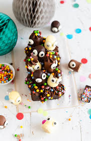 Wettkampfspiele fördern der ehrgeiz und sorgen für spannung, doch wenn unter umständen immer nur die selben kinder gewinnen, so kann es für die anderen sehr enttäuschend sein. Kinder Geburtstags Kuchen Bunter Kuchen Party Kids 1 Meine Kuechenschlacht