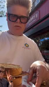 Bacon & Grilled tomato, lightly toasted , brown sauce. absolutely delicious  🤌🏻✌🏻 #terryscafe