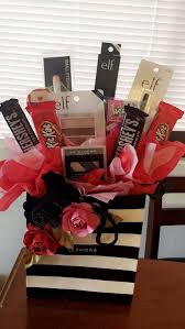 Birthday Gift Ideas For Mom From Son In India Sephora Bag Candy And Makeup Bouquet Diy Mother S Day Gift Basket Mother S Day Gift Baskets Mothers Day Baskets