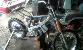Buat sobat penggemar otomotif atau pemiliki motor satria 2 tak tentu sudah terbayang berbagai ide kreatif yang ingin kalian curahkan pada motor satria kesayangan. Modifikasi Motor Suzuki Satria 2 Tak Konsep Supermoto Modifikasi Terbaru 2020