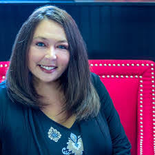 Lisa Booton's Instagram, Twitter & Facebook