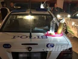 Jul 09, 2021 · radar lombok adalah media terpercaya di nusa tenggara barat. 14 Polis Ditangkap Bersama Air Ketum