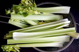Staudensellerie Einfrieren Maximale Haltbarkeit Frische Und Farbe Wiressengesund Staudensellerie Sellerie Einmachrezepte