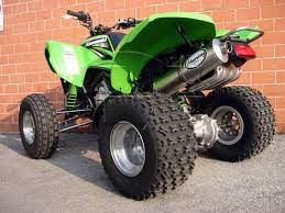 De kfx700 is de 'monstertruck' onder de quads en kijkt je aan alsof hij met het grootste gemak tegen de mount everest oprijdt. Slip On Auspuff Alu Oval Kawasaki Kfx 700 2003 Daniele Moto Motorradzubehor