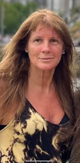 UNO TIENE HISTORIA DE VIDA... PERO ELLA, PUDIENDOSE BAJAR DE MI BARCO,  AGUANTÓ TEMPORALES, RAYOS Y NO SE BAJÓ JAMÀS... Y SIN EMBARGO, CUANDO MIS  BRAZOS SE DESVANECÍAN, TOMÓ EL TIMÓN E