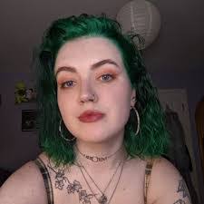 Beth Booth's Instagram, Twitter & Facebook