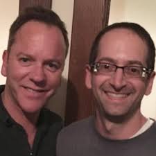 Edward Pevos (@PaparazzoPevos)