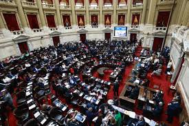 Cámara de Diputados de Argentina autoriza Gobierno a negociar acuerdo con FMI | Reuters