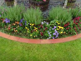 There are a great many border ideas for gardens to try out. 15 Landscape Edging Ideas To Pull From This Spring