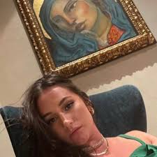 Nicole Vantilburg's Instagram, Twitter & Facebook