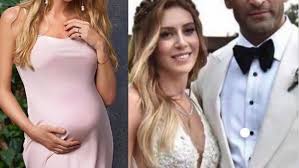 Sinem Kobal Suda Dogum Yapti Kizlar Unluler Gelin