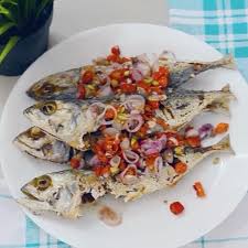 Nah, buat kamu yang mau mencoba memasak ikan kembung, berikut rekomendasi resep ikan kembung yang dijamin bikin nafsu makan bertambah. Masak Ikan Kembung Goreng Terus Dicocol Ke Sambal Matah Atau Disiramin Sambal Matah Di Atasnya Jangan Lupa Nasi Putih Hangatnya Buah Jeruk Resep Ikan Makanan