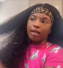 Kash with a post about Ivori and hoodbaby Stunna in the comments laughing 😭