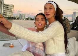 Kendall Jenner Bella Hadid Travel By Yacht In Miami For Art Basel Bella Hadid Kendall Jenner Yacht Party Outfit
