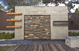 Bahan besi yang memang mafhum didapati pada konsep minimalis menghadirkan kesan minimalis yang lebih kuat dibandingkan pagar batu alam tanpa kombinasi. Model Pagar Rumah Minimalis Batu Alam Pegunungan Rumah Minimalis Dinding Batu Modern