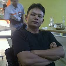 Edison manurung salah seorang saksi di tkp mengaku tidak kuat dengan asap tersebut saat menuju ruangan ketua mpr bambang soesatyo. Edison Manurung Filaders Twitter