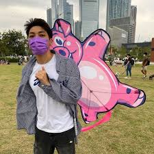 王李丹妮，原名王李丹，毕业于北京中北英皇艺术学校，河南蒙古族人，演员、模特、主持人、自由作家。 毕业于北京中北英皇艺术学校，现居北京。 高挑性感的身材使王李丹妮在网络上有了较高人气。 2012年出演香港3d电影《一路向西》，饰演按摩女郎小思。 其性感大胆的演出，使得该电影未上映先. æ„›å›žå®¶ Mosesçµå©šäº† æ–°å¨˜ä¸æ˜¯ç†Šå¿ƒå¦‚32æ­²ç¾…å­å‹‡å¨¶æ¨¡åª½çŽ‹ä¸¹å¦®åšå¾Œçˆ¶ æ™´å ± å¨›æ¨‚ ä¸­æ¸¯å° D201030