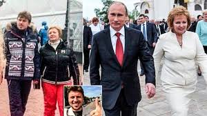 Людми́ла алекса́ндровна пу́тина (по второму мужу очеретная, урождённая шкре́бнева; Lyudmila Putina I Ee Novyj Muzh Artur Ocheretnyj