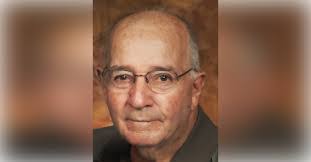 Ellen Mohr's Instagram, Twitter & Facebook