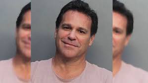 Fiscales presentan nuevos cargos contra hombre que amenazó a adolescentes  con un arma