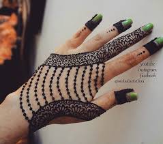 Not For Everyone But Someone Might Want To Go For The Chain Look For Their Indian Wedding Mehndi Mehandi Designs Images Henna Tutorial Simple Mehndi Designs