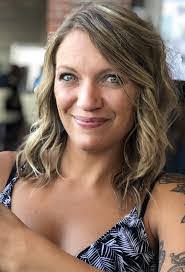 Deana Goss's Instagram, Twitter & Facebook