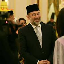 Beberapa hari lepas seluruh rakyat kelantan bercuti sempena keputeraan sultan kelantan, sultan muhammad ke v. Majlis Persembahan Kek Sempena Hari Keputeraan Rasmi Kdymm Seri Paduka Baginda Yang Di Pertuan Agong Xv Sultan Muhammad V 2017 Di Istana Kami Taat Setia Kdymm Sultan Kelantan Dan Tengku Mahkota Kelantan