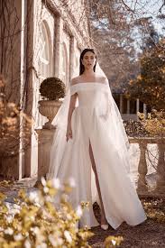 Your dream dress awaits, at a fraction of retail. Leah De Gloria Lovella Bridal