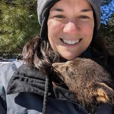 Meet Dr. Jenny Bloodgood, @CornellCWHL wildlife veterinarian & @cornellvet  assistant professor of practice, who works
