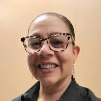 Kelly Kenealy's Instagram, Twitter & Facebook