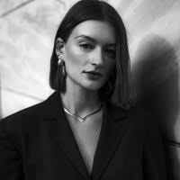 300+ "Heléne" profiles